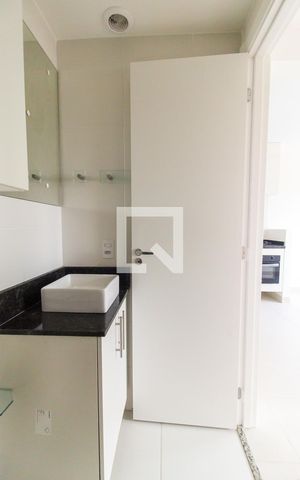 Apartamento à venda com 33m², 2 quartos e 1 vaga Apartamento à venda com 33m², 2 quartos e 1 vagaBanheiro