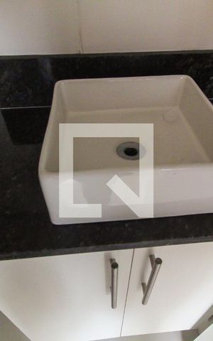 Apartamento à venda com 33m², 2 quartos e 1 vaga Apartamento à venda com 33m², 2 quartos e 1 vagaBanheiro