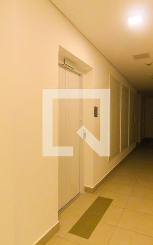 Apartamento à venda com 33m², 2 quartos e 1 vaga Apartamento à venda com 33m², 2 quartos e 1 vagaHall