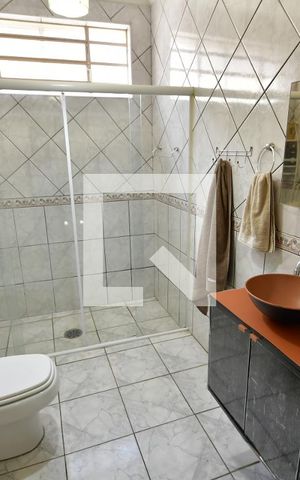 Casa à venda com 290m², 3 quartos e 4 vagasBanheiro 