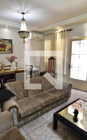 Casa à venda com 290m², 3 quartos e 4 vagasSala