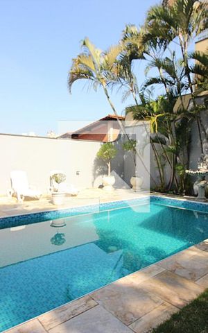 Casa à venda com 300m², 3 quartos e 6 vagasPiscina