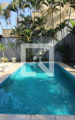 Casa à venda com 300m², 3 quartos e 6 vagasPiscina