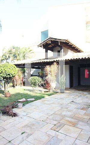 Casa à venda com 300m², 3 quartos e 6 vagasÁrea externa