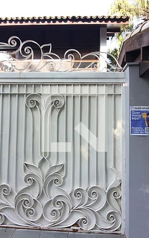 Casa à venda com 300m², 3 quartos e 6 vagasFachada