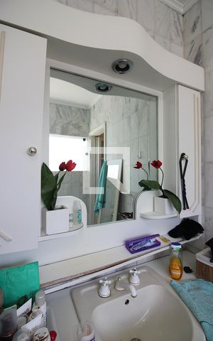 Casa à venda com 300m², 3 quartos e 6 vagasQuarto 2 - Suíte Banheiro