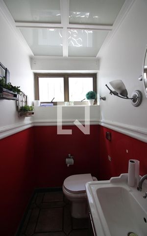 Casa à venda com 300m², 3 quartos e 6 vagasLavabo