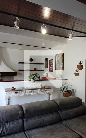 Casa à venda com 300m², 3 quartos e 6 vagasSala
