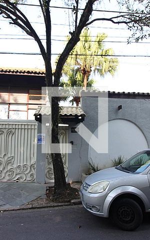 Casa à venda com 300m², 3 quartos e 6 vagasFachada