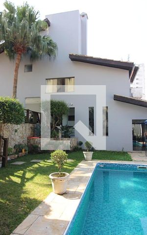Casa à venda com 300m², 3 quartos e 6 vagasPiscina