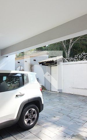Casa à venda com 300m², 3 quartos e 6 vagasGaragem