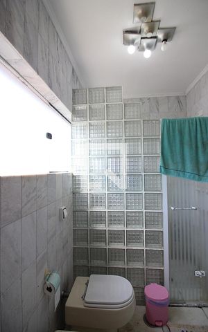 Casa à venda com 300m², 3 quartos e 6 vagasQuarto 2 - Suíte Banheiro
