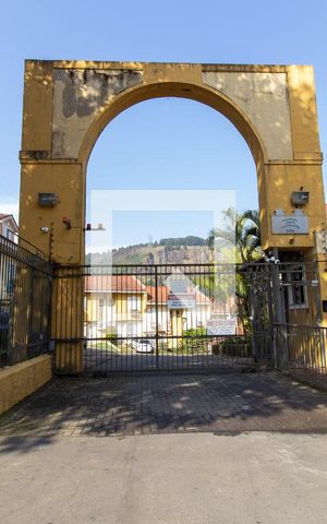 Casa de condomínio para alugar com 104m², 2 quartos e 2 vagas Casa de condomínio para alugar com 104m², 2 quartos e 2 vagasFachada