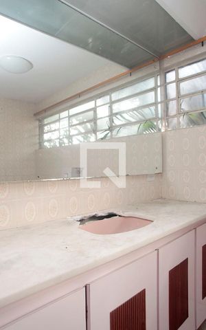 Casa à venda com 350m², 3 quartos e 1 vagaBanheiro Quarto 1 Suíte