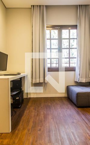 Casa de condomínio à venda com 380m², 4 quartos e 4 vagas Casa de condomínio à venda com 380m², 4 quartos e 4 vagasQuarto 4