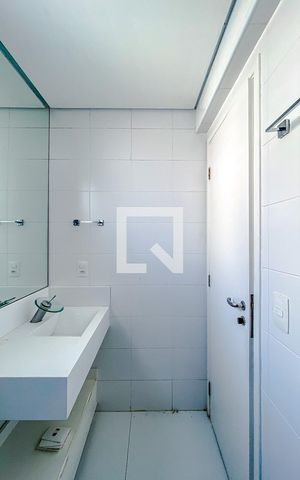 Apartamento à venda com 74m², 2 quartos e 2 vagasBanheiro da Suíte