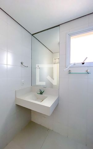Apartamento à venda com 74m², 2 quartos e 2 vagasBanheiro da Suíte 2