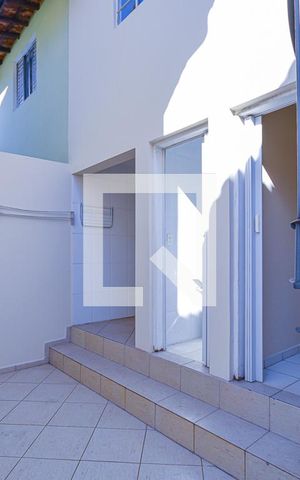 Casa à venda com 150m², 3 quartos e 2 vagas Casa à venda com 150m², 3 quartos e 2 vagasQuintal