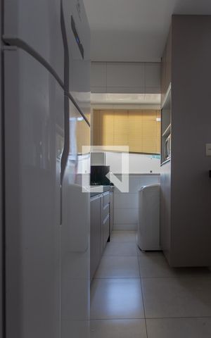 Apartamento para alugar com 47m², 2 quartos e 1 vaga Apartamento para alugar com 47m², 2 quartos e 1 vagaCozinha e Área de Serviço