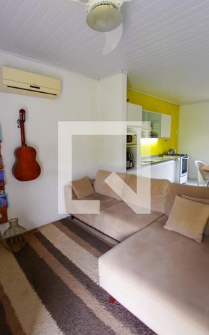 Casa à venda com 86m², 2 quartos e 2 vagas Casa à venda com 86m², 2 quartos e 2 vagasSala