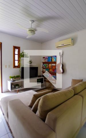 Casa à venda com 86m², 2 quartos e 2 vagas Casa à venda com 86m², 2 quartos e 2 vagasSala