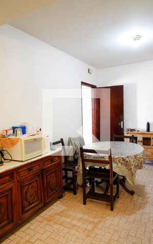 Casa à venda com 142m², 3 quartos e 2 vagas Casa à venda com 142m², 3 quartos e 2 vagasCozinha