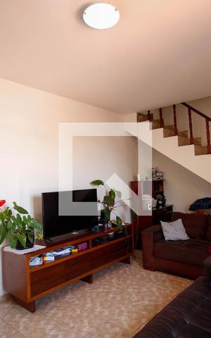 Casa à venda com 142m², 3 quartos e 2 vagas Casa à venda com 142m², 3 quartos e 2 vagasSala