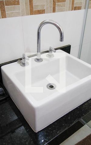 Casa à venda com 142m², 3 quartos e 2 vagas Casa à venda com 142m², 3 quartos e 2 vagasBanheiro