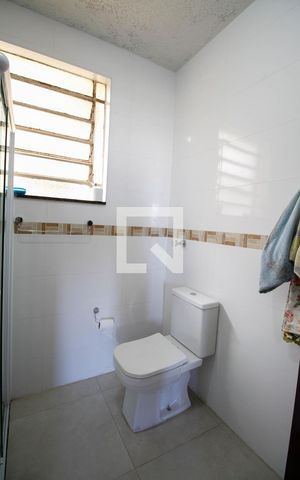 Casa à venda com 142m², 3 quartos e 2 vagas Casa à venda com 142m², 3 quartos e 2 vagasBanheiro