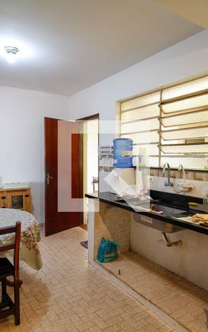 Casa à venda com 142m², 3 quartos e 2 vagas Casa à venda com 142m², 3 quartos e 2 vagasCozinha