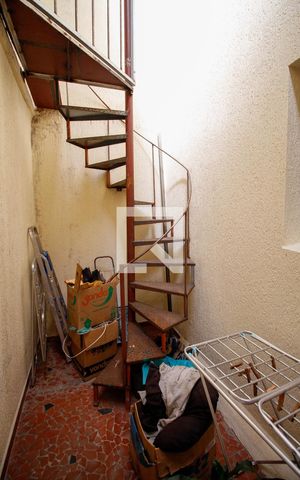 Casa à venda com 142m², 3 quartos e 2 vagas Casa à venda com 142m², 3 quartos e 2 vagasEscada para Edícula