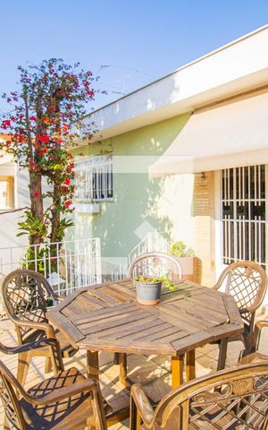 Casa à venda com 225m², 4 quartos e 4 vagas Casa à venda com 225m², 4 quartos e 4 vagasVaranda da Sala