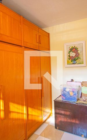 Casa à venda com 225m², 4 quartos e 4 vagas Casa à venda com 225m², 4 quartos e 4 vagasQuarto 4