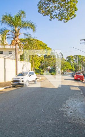 Casa à venda com 225m², 4 quartos e 4 vagas Casa à venda com 225m², 4 quartos e 4 vagasVista da Rua