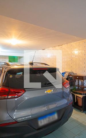 Casa à venda com 225m², 4 quartos e 4 vagas Casa à venda com 225m², 4 quartos e 4 vagasGaragem
