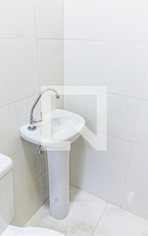 Casa de condomínio à venda com 74m², 2 quartos e 2 vagas Casa de condomínio à venda com 74m², 2 quartos e 2 vagasBanheiro da Suíte 1