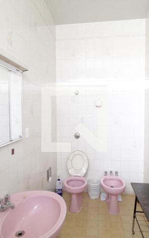 Casa para alugar com 450m², 4 quartos e 4 vagasBanheiro do Quarto 1