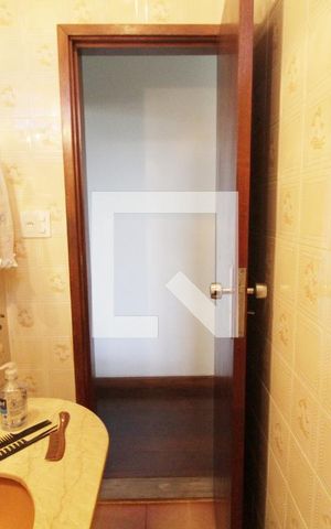Casa para alugar com 450m², 4 quartos e 4 vagasBanheiro Social