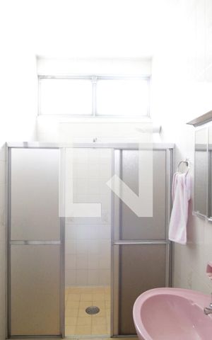 Casa para alugar com 450m², 4 quartos e 4 vagasBanheiro do Quarto 1