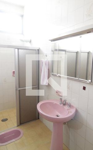 Casa para alugar com 450m², 4 quartos e 4 vagasBanheiro do Quarto 1