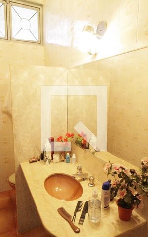 Casa para alugar com 450m², 4 quartos e 4 vagasBanheiro Social