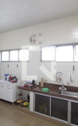 Casa para alugar com 450m², 4 quartos e 4 vagasCozinha