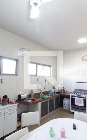 Casa para alugar com 450m², 4 quartos e 4 vagasCozinha