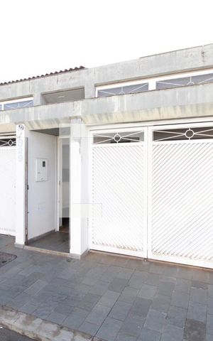 Casa para alugar com 450m², 4 quartos e 4 vagasFachada