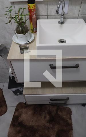 Casa à venda com 150m², 4 quartos e 2 vagasBanheiro 1