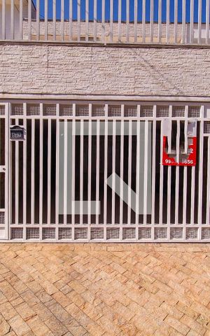 Casa à venda com 123m², 3 quartos e 2 vagas Casa à venda com 123m², 3 quartos e 2 vagasFachada