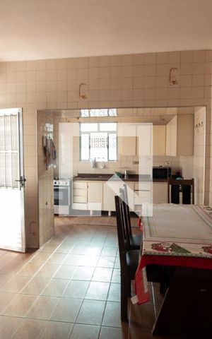 Casa à venda com 120m², 3 quartos e 5 vagas Casa à venda com 120m², 3 quartos e 5 vagasCopa