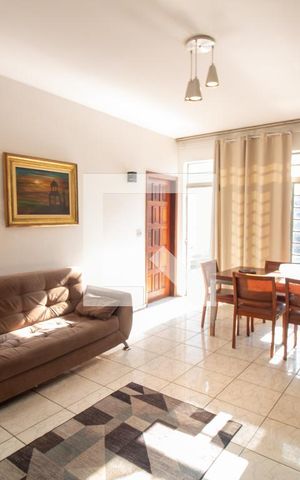 Casa à venda com 120m², 3 quartos e 5 vagas Casa à venda com 120m², 3 quartos e 5 vagasSala