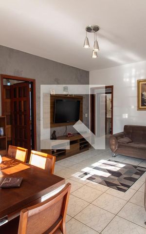 Casa à venda com 120m², 3 quartos e 5 vagas Casa à venda com 120m², 3 quartos e 5 vagasSala
