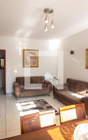 Casa à venda com 120m², 3 quartos e 5 vagas Casa à venda com 120m², 3 quartos e 5 vagasSala